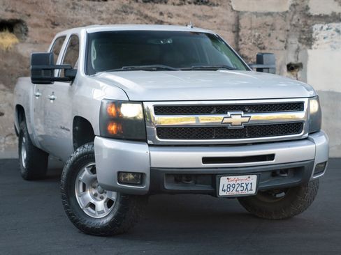 Used 2010 Chevrolet Silverado 1500 LTZ w/ Max Trailering Pack AWD/4WD image 2
