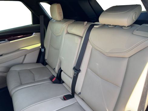 Used 2018 Cadillac XT5 Premium Luxury image 16