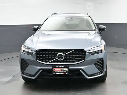Used 2023 Volvo XC60 B5 Plus AWD/4WD image 3