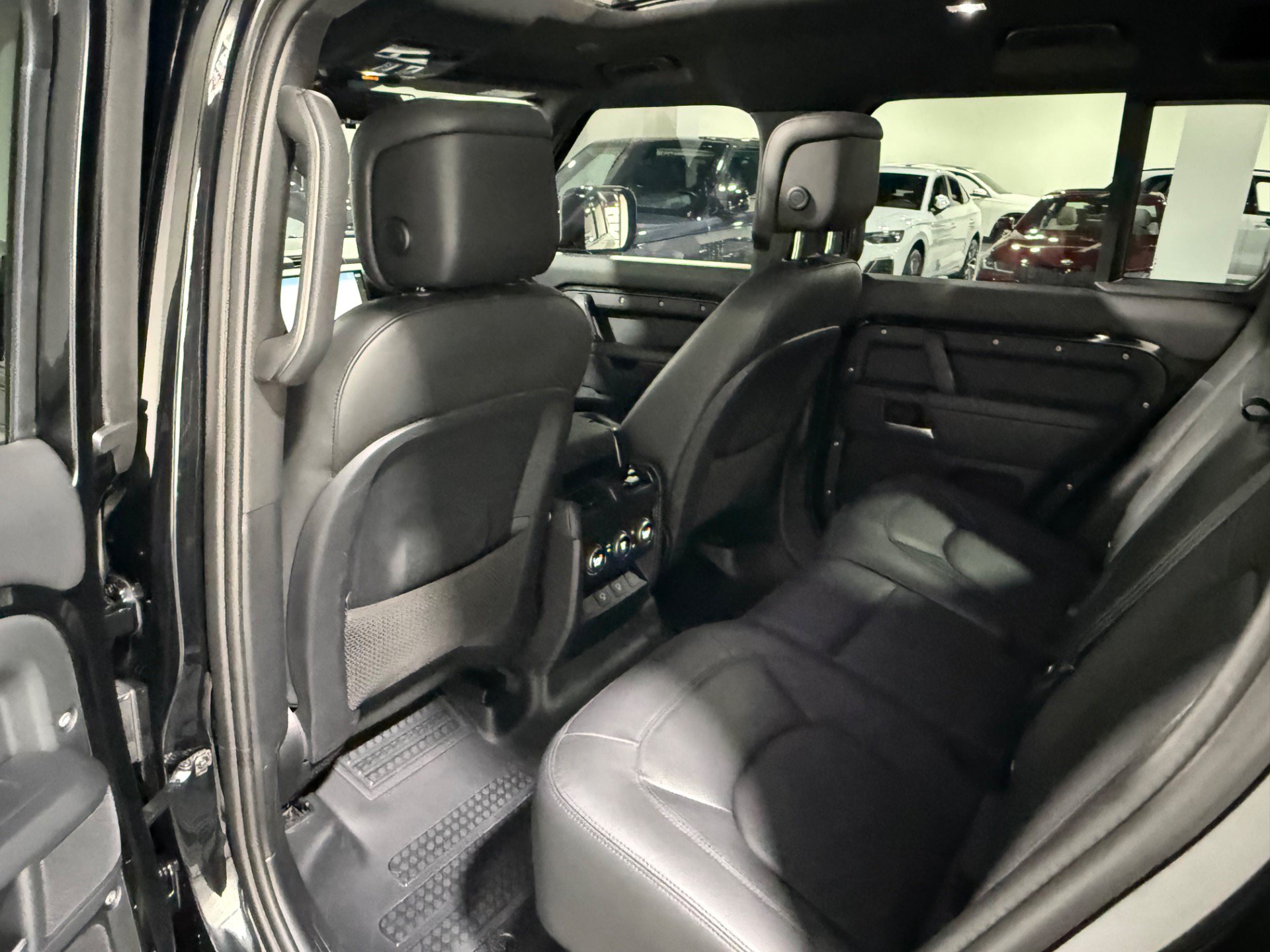 Used 2025 Land Rover Defender 110 X-Dynamic SE AWD/4WD image 65