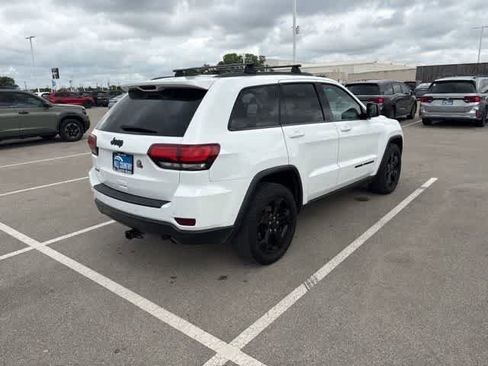 Used 2019 Jeep Grand Cherokee Laredo image 5