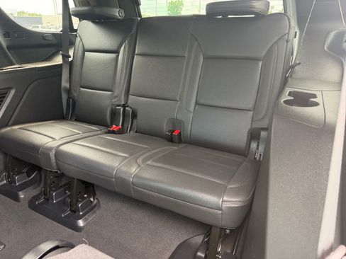 Used 2025 Chevrolet Tahoe High Country AWD/4WD image 17