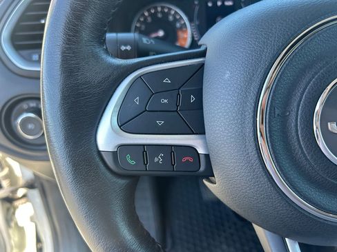 Used 2018 Jeep Renegade Latitude w/ Advanced Technology Group AWD/4WD image 21