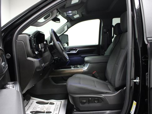 Used 2025 Chevrolet Silverado 2500 LT image 12