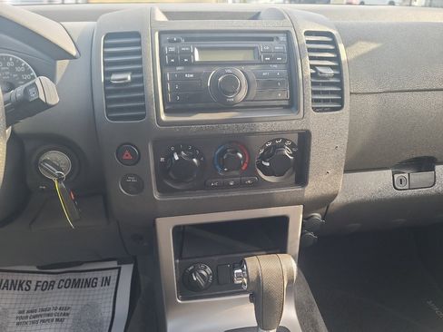 Used 2011 Nissan Pathfinder S image 17