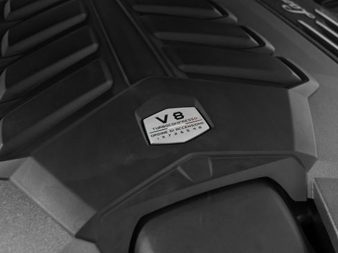 Used 2023 Lamborghini Urus Performante AWD/4WD image 18