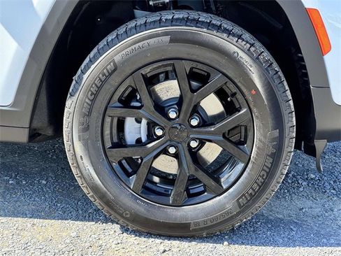 New 2025 Jeep Grand Cherokee Altitude image 25