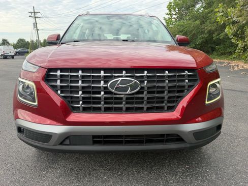 Used 2024 Hyundai Venue Limited FWD image 5