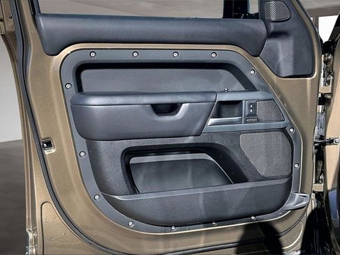 Used 2022 Land Rover Defender 110 X image 18