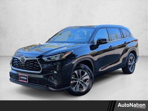 Used 2020 Toyota Highlander XLE image 1