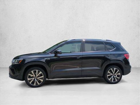 Used 2024 Volkswagen Taos SE FWD image 9