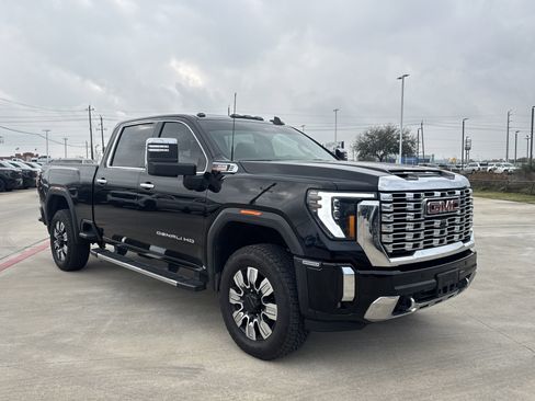 Used 2024 GMC Sierra 2500 Denali w/ Denali Reserve Package image 16