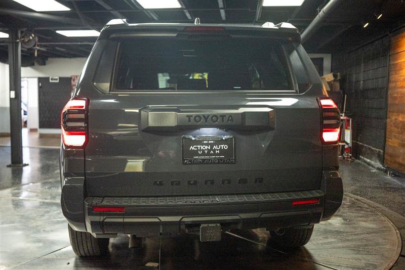 Used 2025 Toyota 4Runner SR5 AWD/4WD image 6