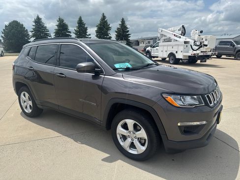 Used 2021 Jeep Compass Latitude w/ Convenience Group AWD/4WD image 2