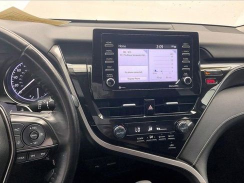 Used 2021 Toyota Camry SE image 5