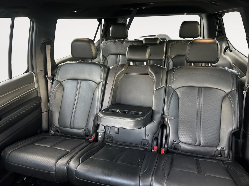 Used 2025 Jeep Wagoneer L Series II w/ 8-pass Seating Package AWD/4WD image 13