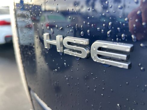 Used 2017 Land Rover Range Rover HSE image 18