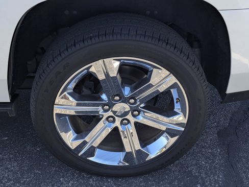 Used 2017 Cadillac Escalade Premium Luxury AWD/4WD image 7