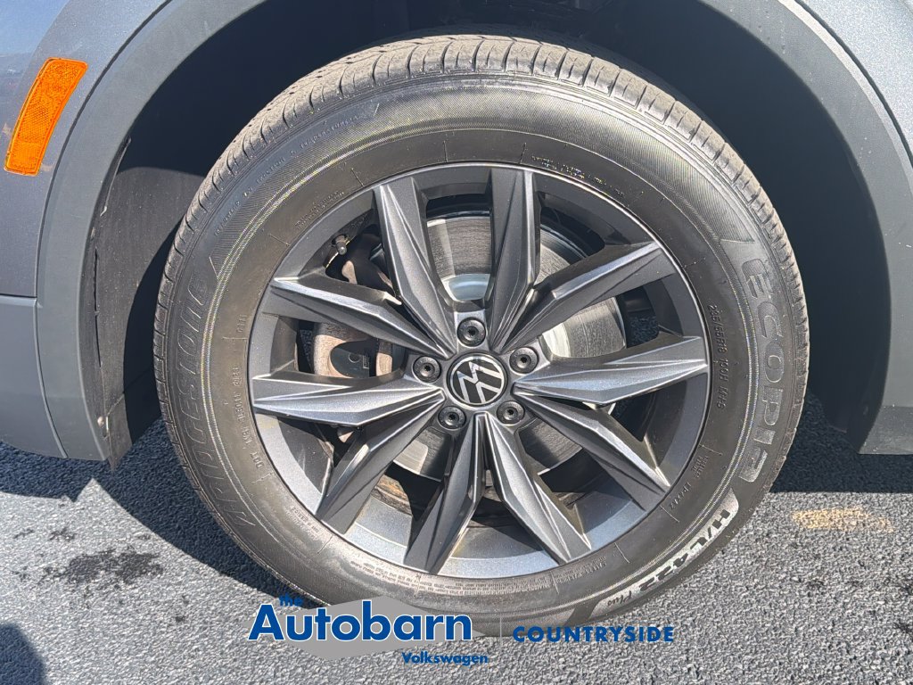 Certified 2023 Volkswagen Tiguan SE w/ Panoramic Sunroof Package AWD/4WD image 30
