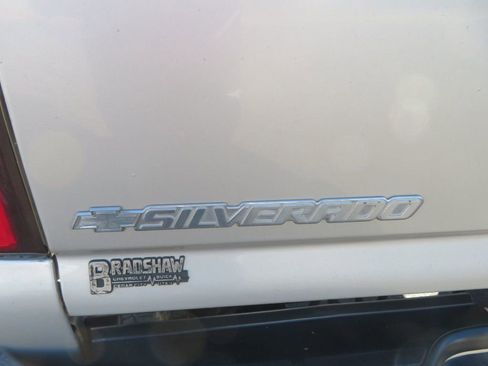 Used 2004 Chevrolet Silverado 2500 LS w/ Skid Plate Package image 15