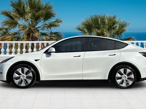 Used 2022 Tesla Model Y Performance image 7