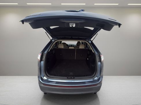 Used 2018 Ford Edge SE image 15