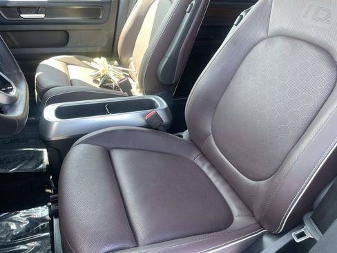 Certified 2025 Volkswagen ID. Buzz Pro S RWD image 22