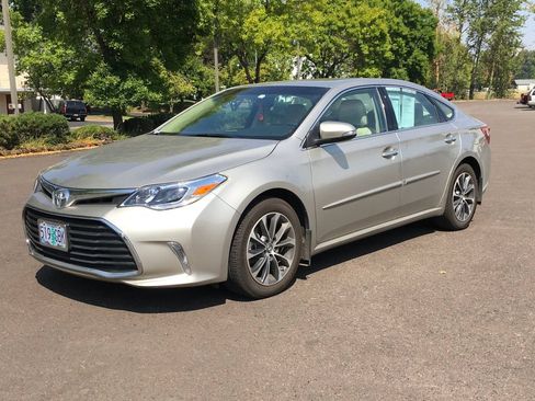 Used 2016 Toyota Avalon XLE Premium FWD image 1