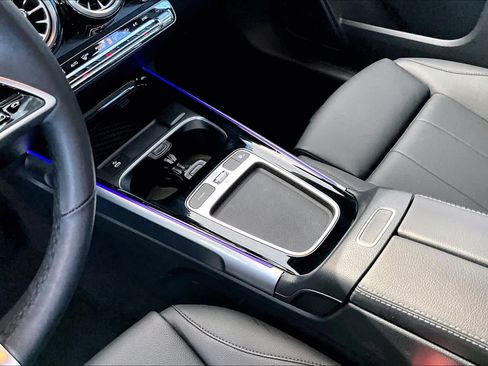 Used 2025 Mercedes-Benz GLB 250 image 16