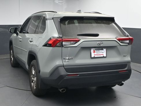 Used 2022 Toyota RAV4 XLE w/ Convenience Package image 7