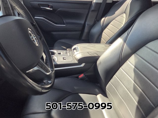 Used 2021 Toyota Highlander XLE FWD image 8