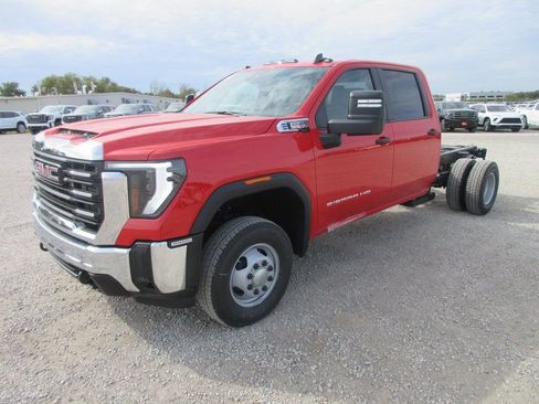New 2026 GMC Sierra 3500 Pro w/ Convenience Package AWD/4WD image 9