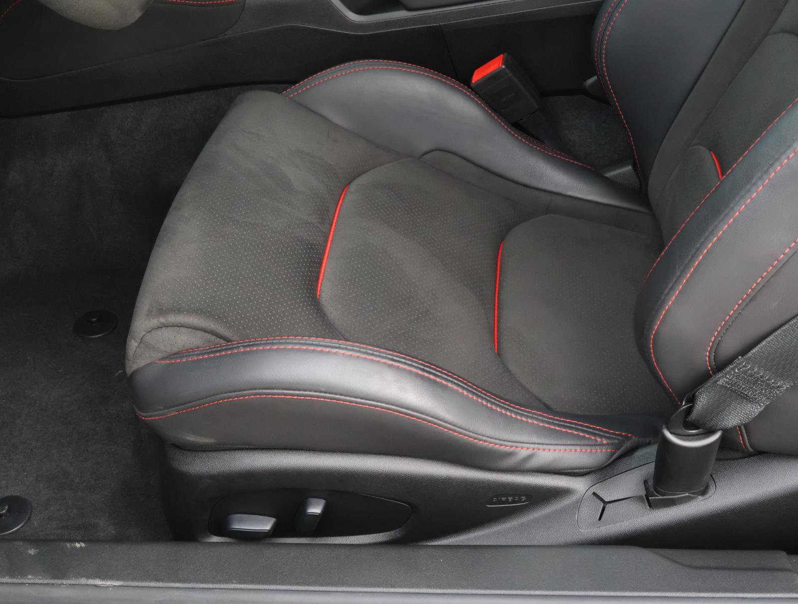 Used 2019 Chevrolet Camaro ZL1 RWD image 12