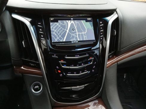 Used 2019 Cadillac Escalade ESV Luxury image 15