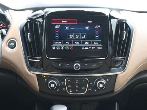 Used 2023 Chevrolet Traverse Premier FWD image 30