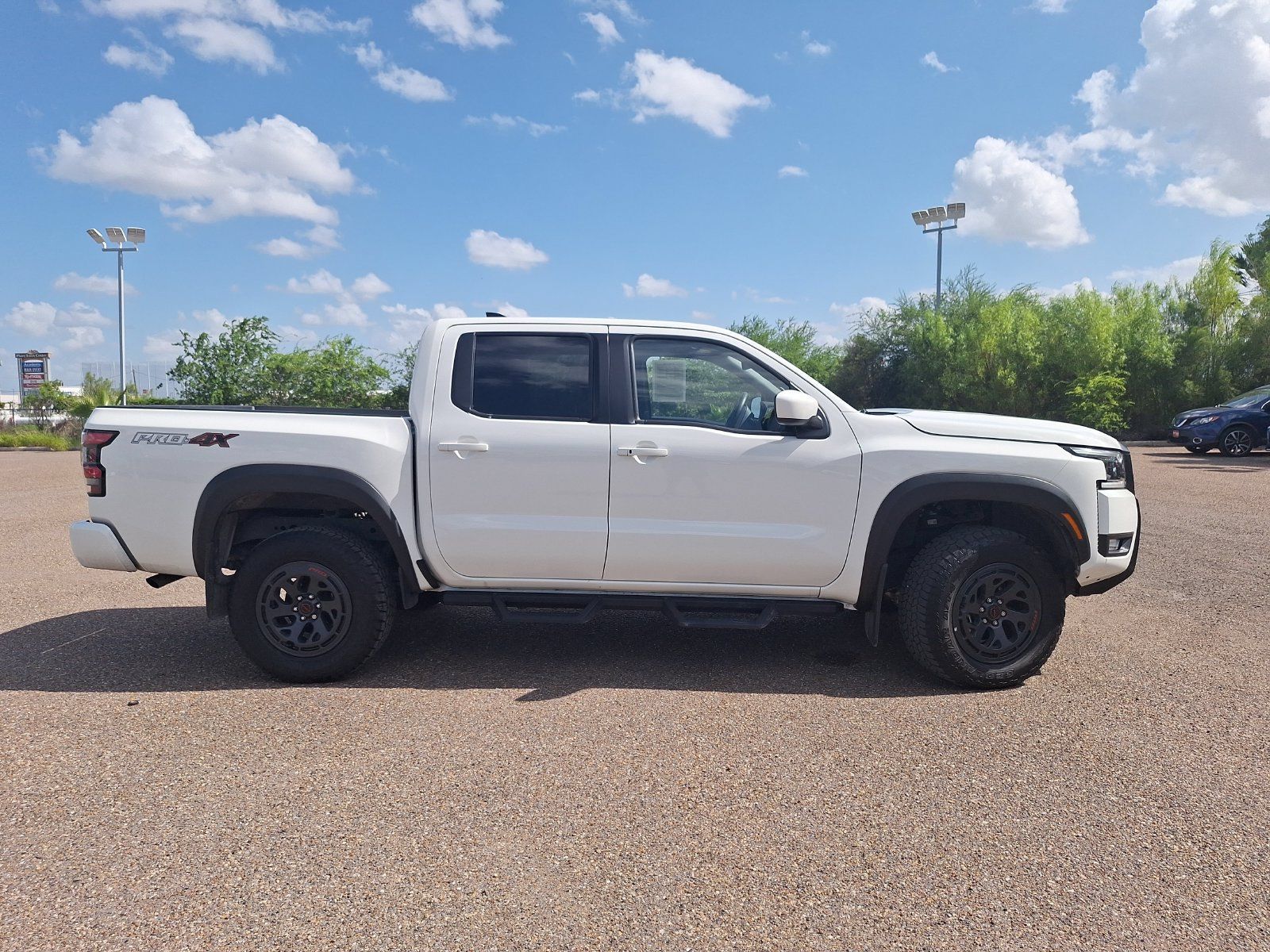 Used 2025 Nissan Frontier PRO-4X AWD/4WD image 8