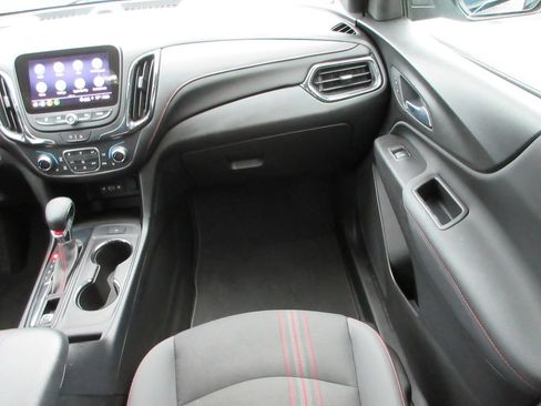 Certified 2022 Chevrolet Equinox RS w/ Infotainment Package FWD image 17