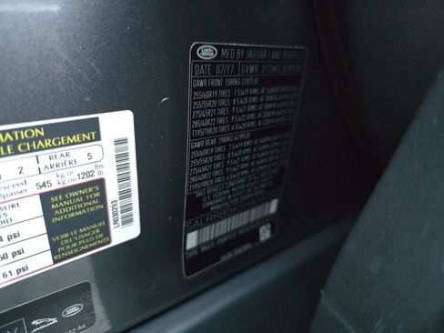 Used 2017 Land Rover Discovery HSE image 40