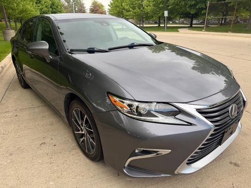 Used 2017 Lexus ES 350 w/ Luxury Package FWD image 1