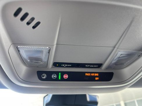 Used 2017 Chevrolet Volt LT w/ Comfort Package image 27