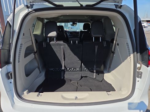 Certified 2023 Chrysler Pacifica Touring-L image 10