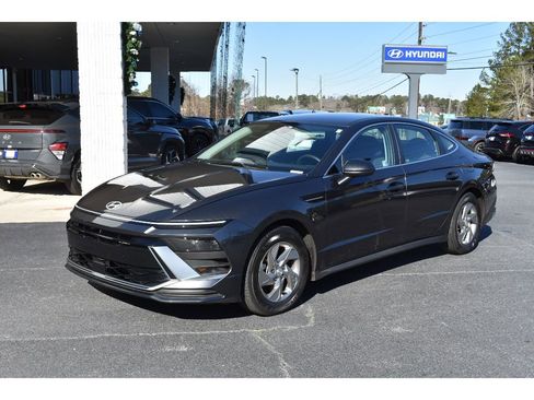 Used 2025 Hyundai Sonata SE image 1