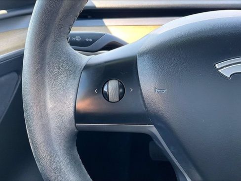 Used 2023 Tesla Model Y Long Range AWD/4WD image 18
