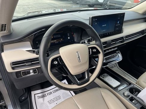 Used 2025 Lincoln Corsair AWD w/ Equipment Group 101A image 7