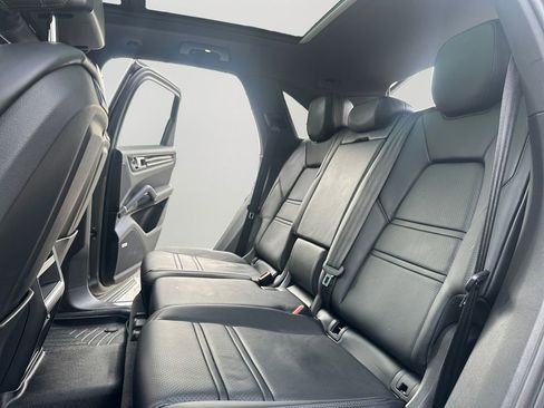 Used 2020 Porsche Cayenne S image 23