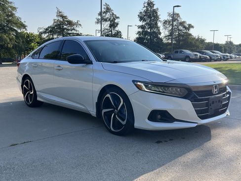 Used 2021 Honda Accord Sport image 2