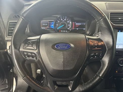 Used 2018 Ford Explorer XLT w/ Equipment Group 202A AWD/4WD image 12