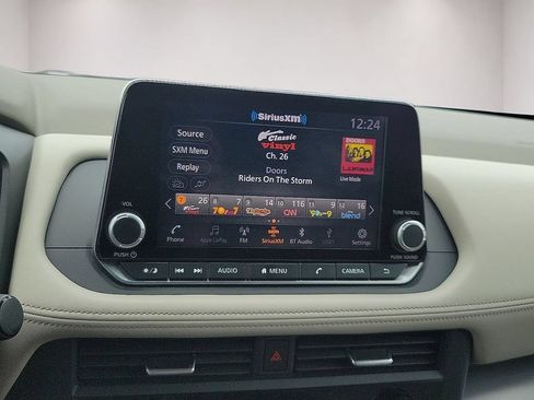 Used 2025 Nissan Rogue SV FWD image 15