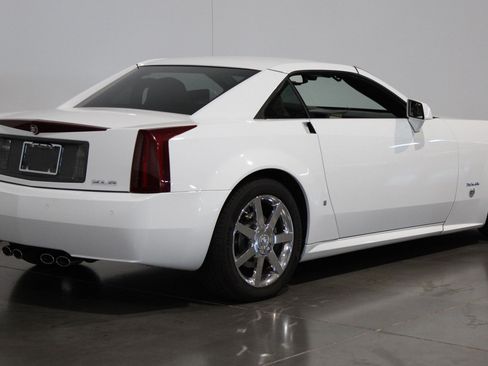 Used 2008 Cadillac XLR RWD image 27