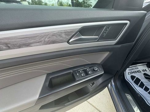 Used 2021 Volkswagen Atlas Cross Sport SE image 13